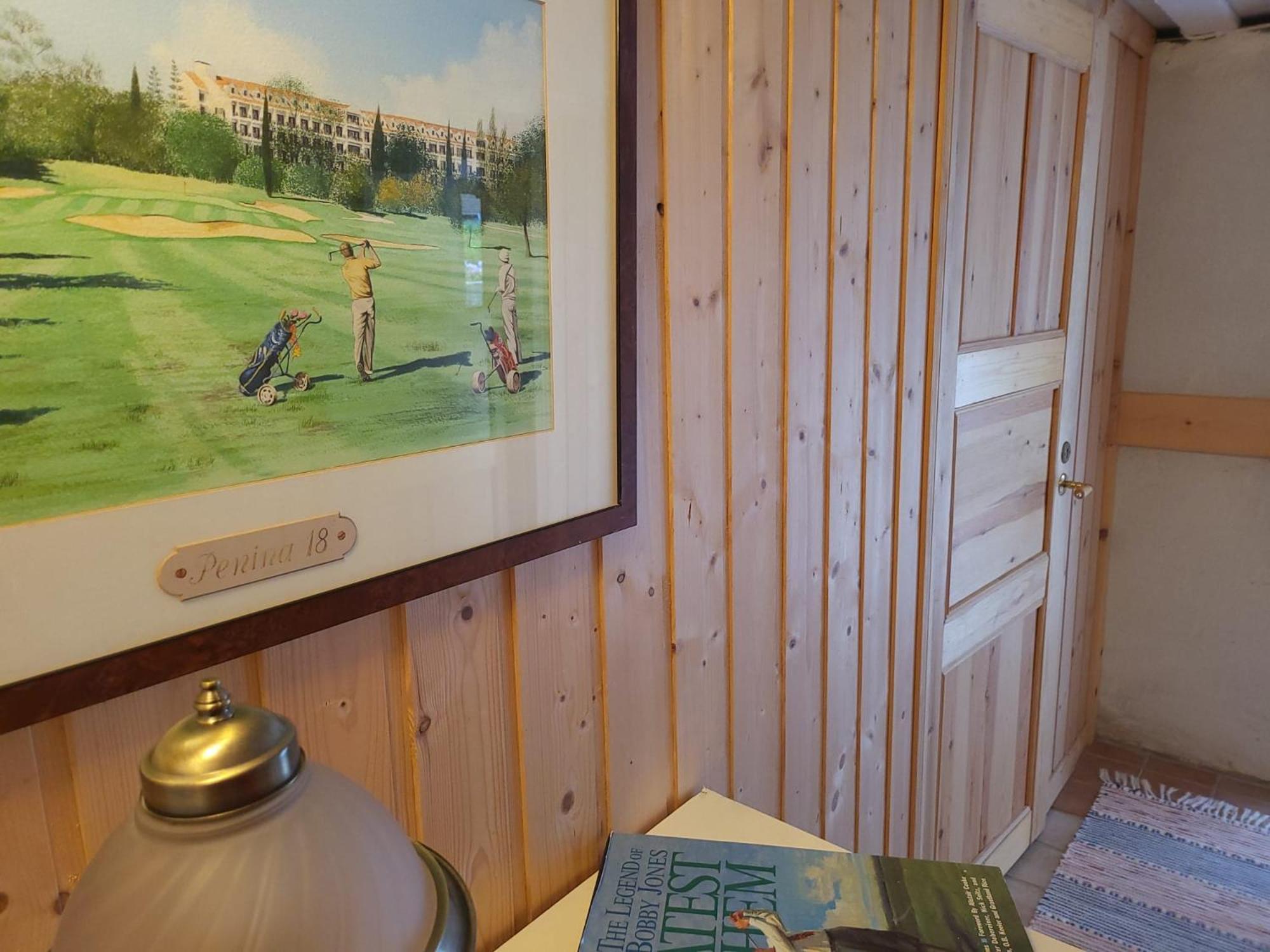 Lilla Huset Med Stor Traedgardstomt Naera Golf Och Hav Trosa Exterior foto